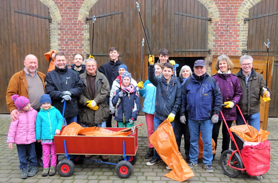 Einige der Teilnehmer der Mllsammelaktion 2019