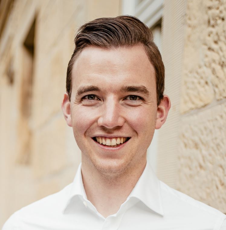 Dr. Julian Allendorf